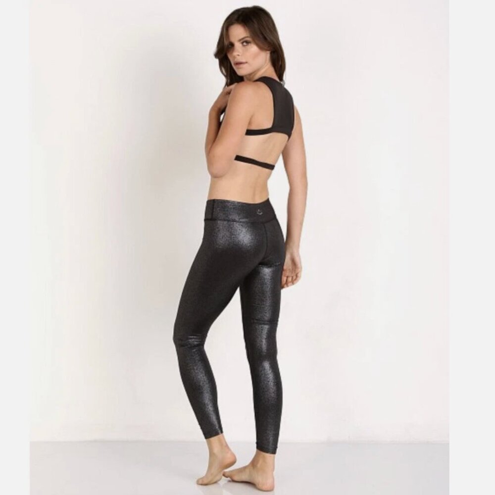 Beyond Yoga Shimmer Essential Black Foil Leggings Size Medium - Picture 2 of 11